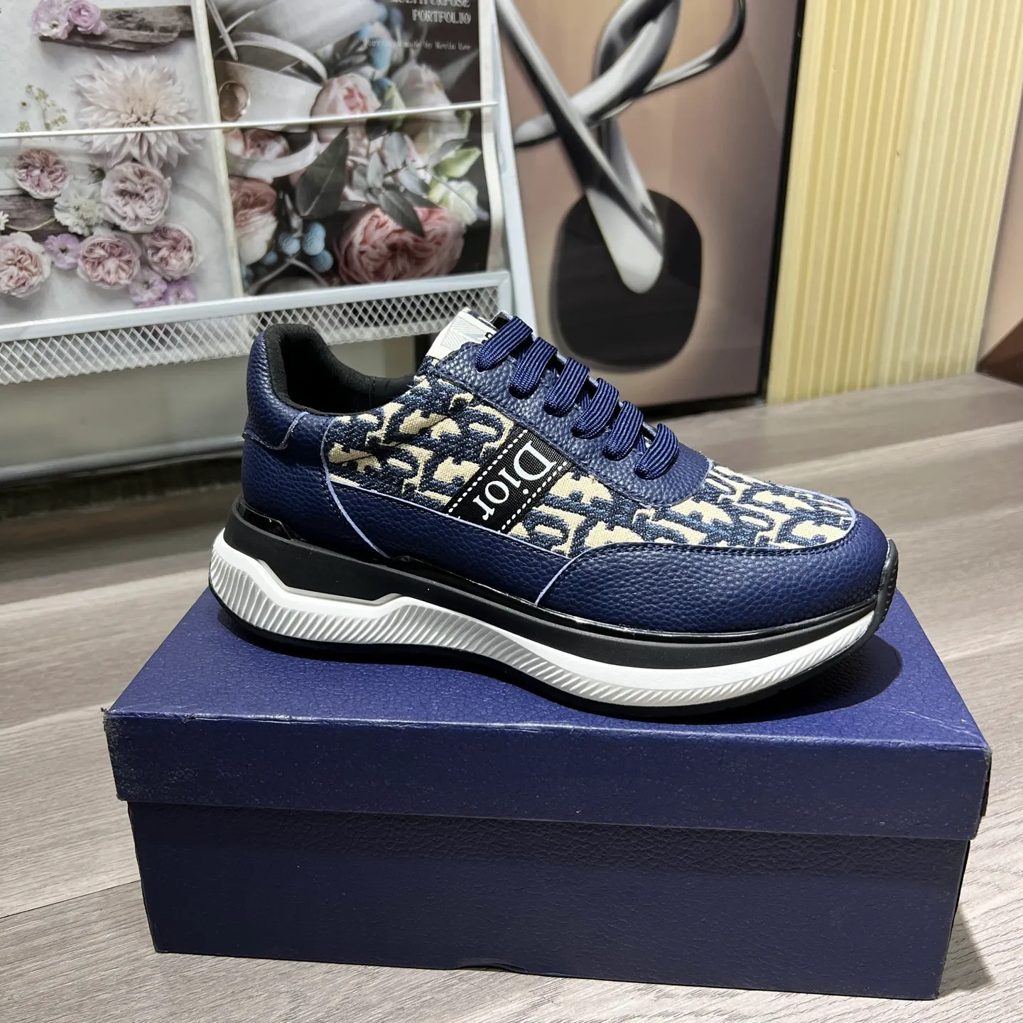 Factory price: 420💰"Dior"⚠️⚠️Top purchasing agent🔍🔍Men's 2025HK counters are on sale simultaneously. Sole: The original sole is specially provided by the original factory. The exclusive movable molded sole is super comfortable. The original factory is made with the original product🔍🔍, sheepskin foot pads, mesh lining💪Details determine the quality. We only make shoes with our heart. You can enter and leave the counter at will. Welcome to compare 🇮🇹Size number: 38-44, customized 45